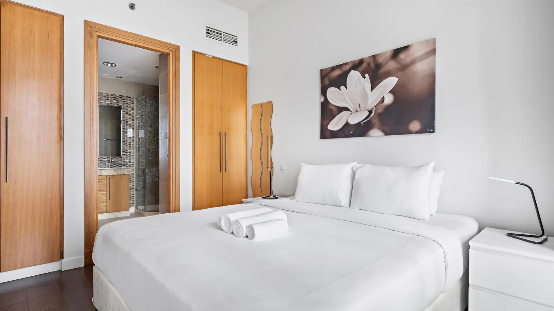 Stunning 1Br Apartment Overlooking Dubai Marina